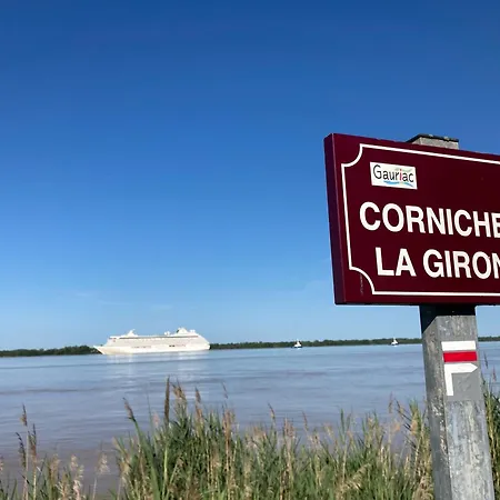 Appartamento Grand Duplex Avec Terrasse Au Coeur De Blaye